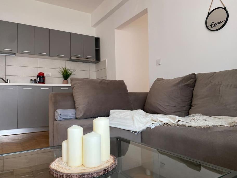 2 Bedroom Apartment With Terrace In City Center Bukarest Eksteriør billede