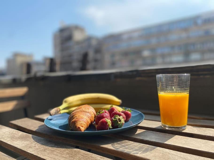 2 Bedroom Apartment With Terrace In City Center Bukarest Eksteriør billede