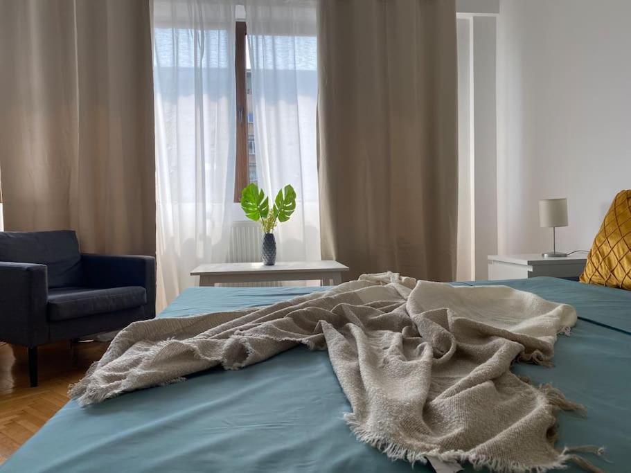2 Bedroom Apartment With Terrace In City Center Bukarest Eksteriør billede