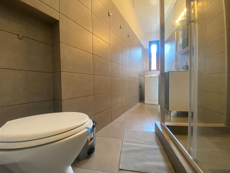 2 Bedroom Apartment With Terrace In City Center Bukarest Eksteriør billede